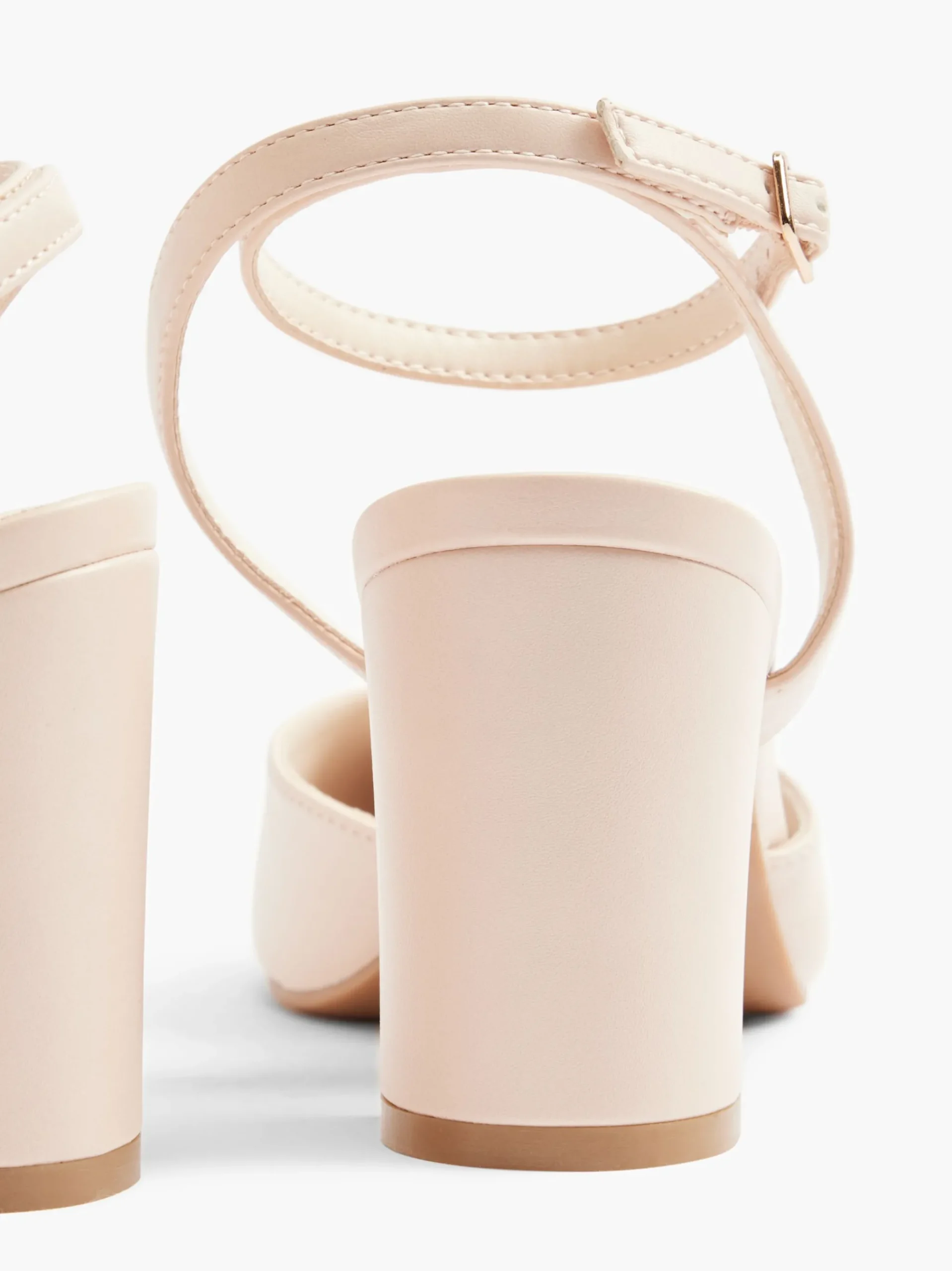 Shop Graceland Décolleté Nude